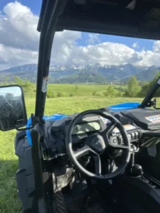 Widok na góry z wnętrza Buggy