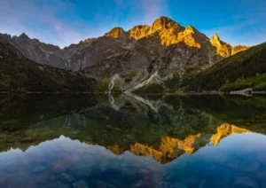 Morskie oko o zachodzie słońca
