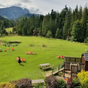 Widok na giewont w parku linowym Gugu