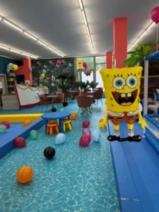 SpongeBob na sali zabaw u Tłustego Kraba